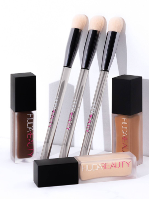 Huda Beauty Face Conceal & Blend Complexion Brush