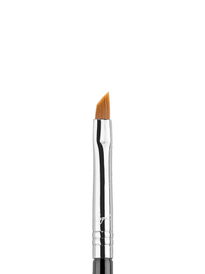 Sigma Beauty E06 – Winged Liner™ Brush