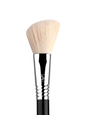 Sigma Beauty F40 – Large Angled Contour Brush