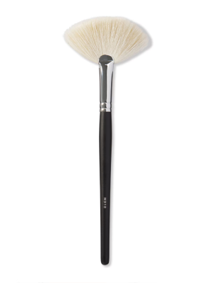 Morphe M310 – Large Soft Fan Brush